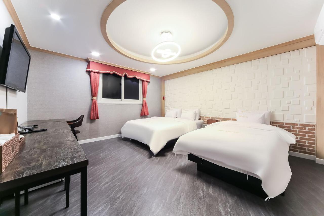 Geoje A-Plus Hotel Exterior photo