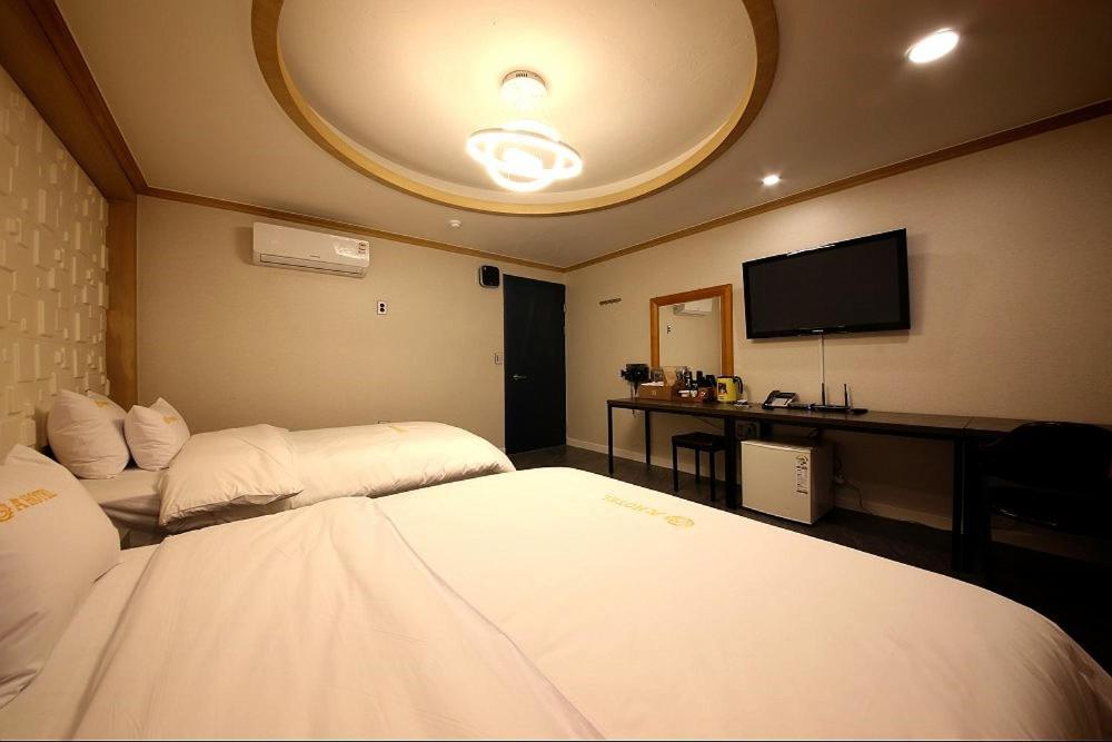 Geoje A-Plus Hotel Exterior photo